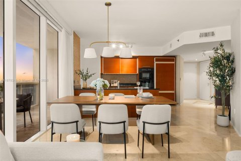 Condo in Hallandale Beach, Florida, 2 bedrooms  № 1923388 - photo 5