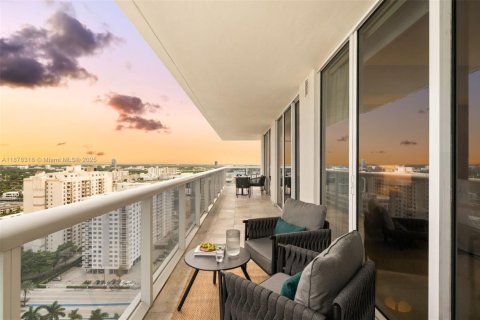 Condo in Hallandale Beach, Florida, 2 bedrooms  № 1923388 - photo 22
