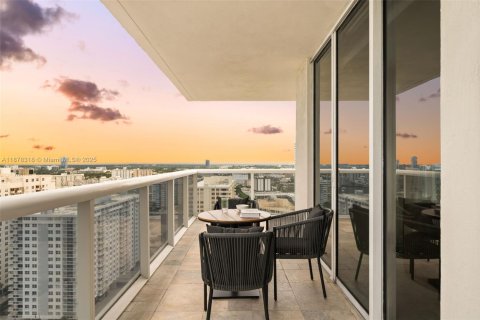 Condo in Hallandale Beach, Florida, 2 bedrooms  № 1923388 - photo 20