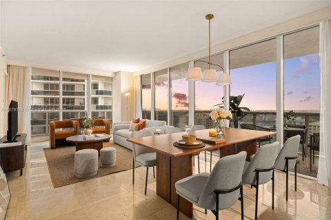 Condo in Hallandale Beach, Florida, 2 bedrooms  № 1923388 - photo 4