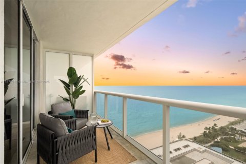 Condo in Hallandale Beach, Florida, 2 bedrooms  № 1923388 - photo 21