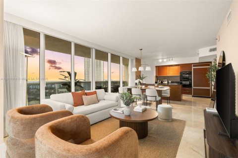 Condo in Hallandale Beach, Florida, 2 bedrooms  № 1923388 - photo 25