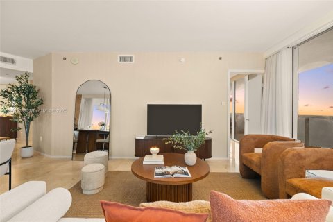 Condo in Hallandale Beach, Florida, 2 bedrooms  № 1923388 - photo 6