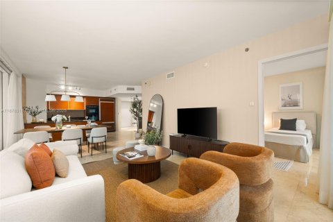 Condo in Hallandale Beach, Florida, 2 bedrooms  № 1923388 - photo 27