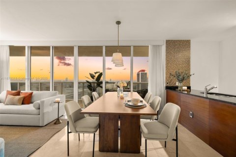 Condo in Hallandale Beach, Florida, 2 bedrooms  № 1923388 - photo 3