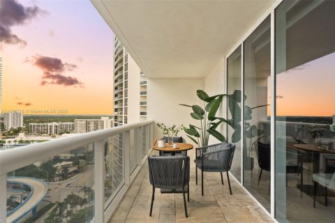 Condo in Hallandale Beach, Florida, 2 bedrooms  № 1923388 - photo 18