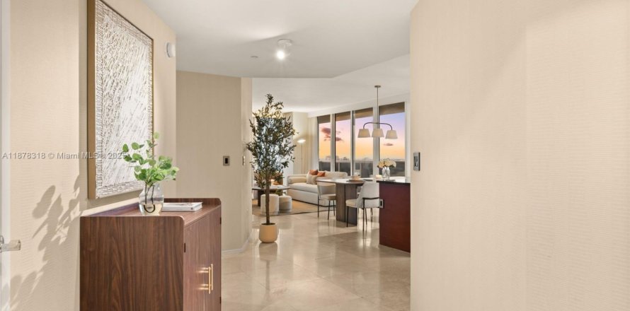 Condo in Hallandale Beach, Florida, 2 bedrooms № 1923388