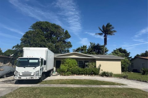 Casa en venta en Lauderhill, Florida, 3 dormitorios, 174.47 m2 № 1970348 - foto 1