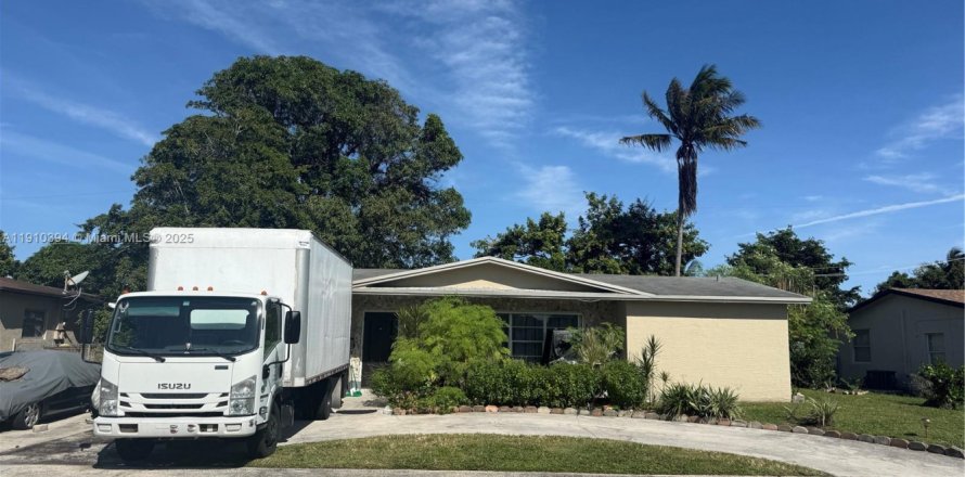 Casa en Lauderhill, Florida 3 dormitorios, 174.47 m2 № 1970348