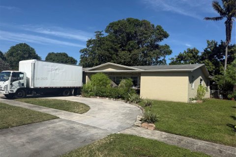 Casa en venta en Lauderhill, Florida, 3 dormitorios, 174.47 m2 № 1970348 - foto 2