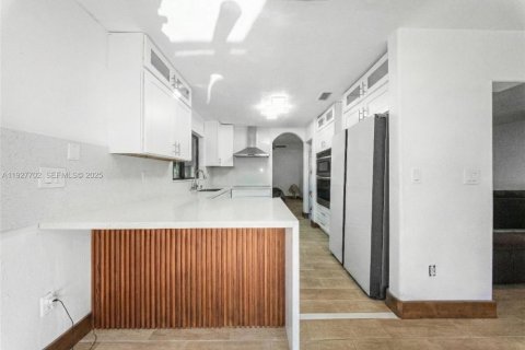 Casa en venta en Miami, Florida, 3 dormitorios, 143.63 m2 № 1988238 - foto 8