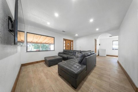 Casa en venta en Miami, Florida, 3 dormitorios, 143.63 m2 № 1988238 - foto 6