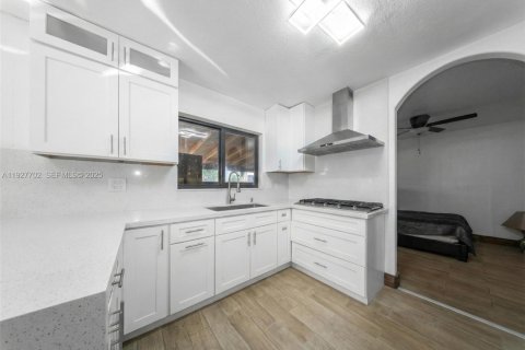 Casa en venta en Miami, Florida, 3 dormitorios, 143.63 m2 № 1988238 - foto 11