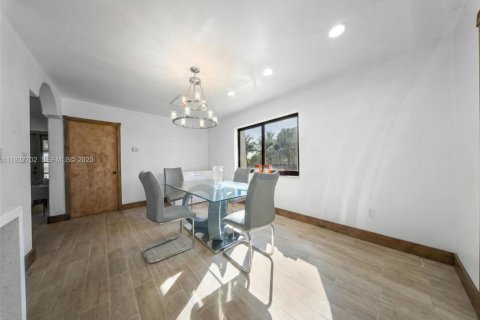 Casa en venta en Miami, Florida, 3 dormitorios, 143.63 m2 № 1988238 - foto 15