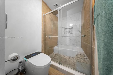 Casa en venta en Miami, Florida, 3 dormitorios, 143.63 m2 № 1988238 - foto 19