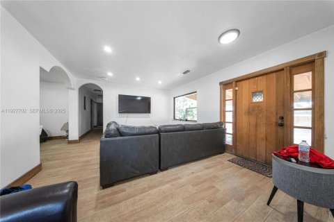 Casa en venta en Miami, Florida, 3 dormitorios, 143.63 m2 № 1988238 - foto 5