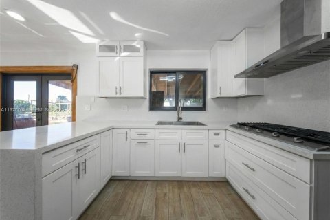 Casa en venta en Miami, Florida, 3 dormitorios, 143.63 m2 № 1988238 - foto 9