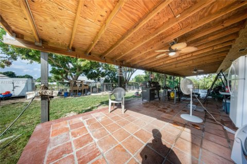 Casa en venta en Miami, Florida, 3 dormitorios, 143.63 m2 № 1988238 - foto 27