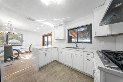 Casa en venta en Miami, Florida, 3 dormitorios, 143.63 m2 № 1988238 - foto 10