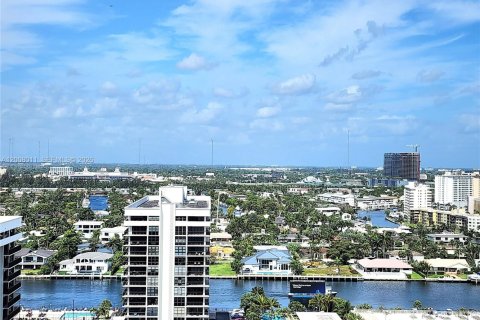 Condo in Hallandale Beach, Florida, 2 bedrooms № 2071847 - photo 4