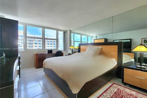 Condo in Hallandale Beach, Florida, 2 bedrooms № 2071847 - photo 14