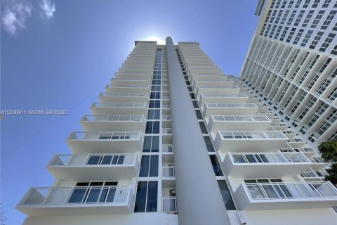 Condo in Hallandale Beach, Florida, 2 bedrooms № 2071847 - photo 25