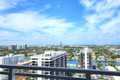 Condo in Hallandale Beach, Florida, 2 bedrooms № 2071847 - photo 5