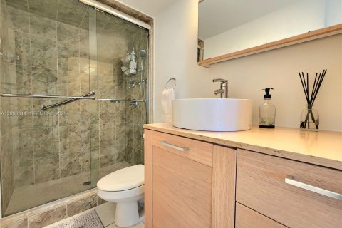 Condo in Hallandale Beach, Florida, 2 bedrooms № 2071847 - photo 22