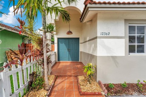 House in Hialeah Gardens, Florida 3 bedrooms, 132.29 sq.m. № 1931212 - photo 3