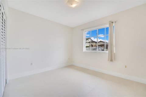 House in Hialeah Gardens, Florida 3 bedrooms, 132.29 sq.m. № 1931212 - photo 18