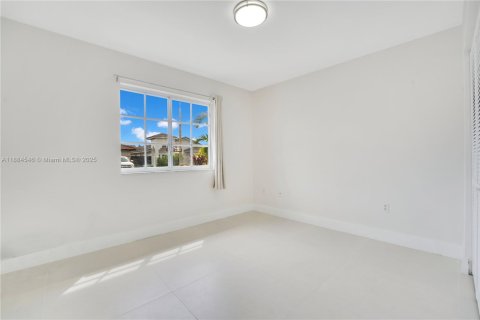 House in Hialeah Gardens, Florida 3 bedrooms, 132.29 sq.m. № 1931212 - photo 19
