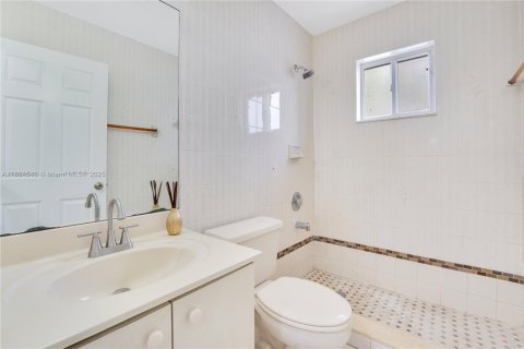House in Hialeah Gardens, Florida 3 bedrooms, 132.29 sq.m. № 1931212 - photo 20