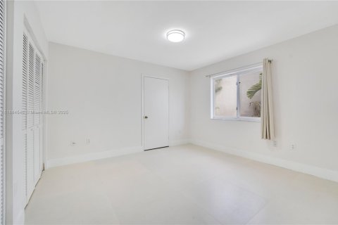 House in Hialeah Gardens, Florida 3 bedrooms, 132.29 sq.m. № 1931212 - photo 17