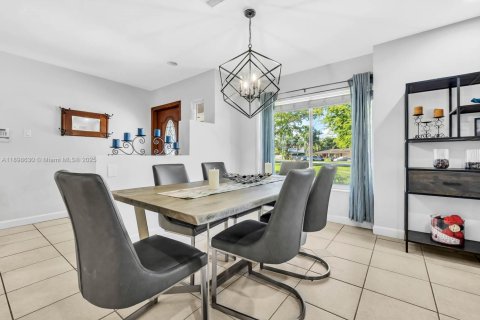 Villa ou maison à vendre à Hollywood, Floride: 4 chambres, 237.46 m2 № 1950096 - photo 13