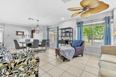 Villa ou maison à vendre à Hollywood, Floride: 4 chambres, 237.46 m2 № 1950096 - photo 12
