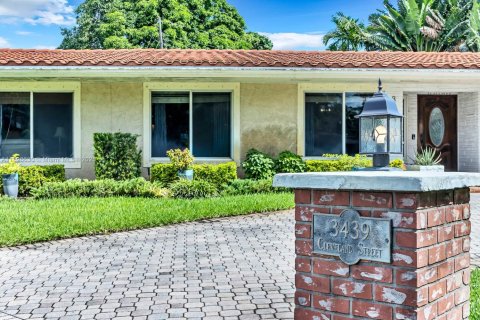 Villa ou maison à vendre à Hollywood, Floride: 4 chambres, 237.46 m2 № 1950096 - photo 4
