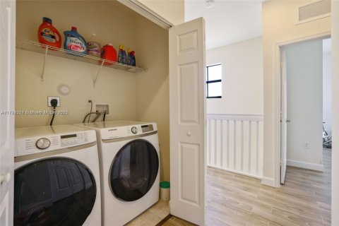 Купить виллу или дом в Хомстед, Флорида 4 спальни, 280.75м2, № 1957603 - фото 11