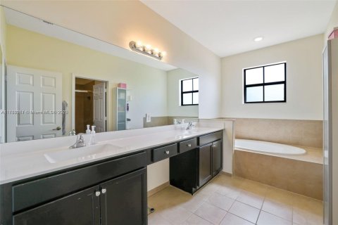 Купить виллу или дом в Хомстед, Флорида 4 спальни, 280.75м2, № 1957603 - фото 8