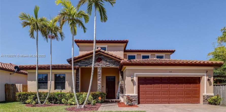 Дом в Хомстед, Флорида 4 спальни, 280.75м2 № 1957603