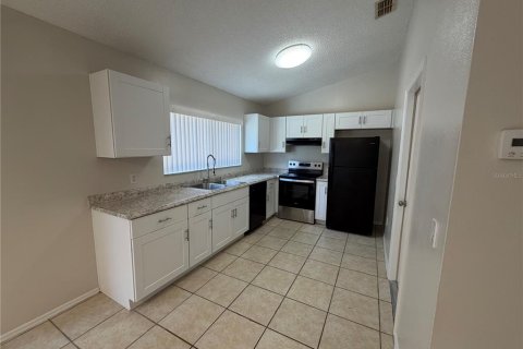 House in Ocala, Florida 3 bedrooms, 104.79 sq.m. № 2197512 - photo 7