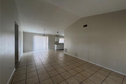 House in Ocala, Florida 3 bedrooms, 104.79 sq.m. № 2197512 - photo 4