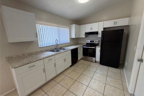 House in Ocala, Florida 3 bedrooms, 104.79 sq.m. № 2197512 - photo 6