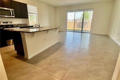 Townhouse in Wesley Chapel, Florida 3 bedrooms, 163.32 sq.m. № 2217072 - photo 3