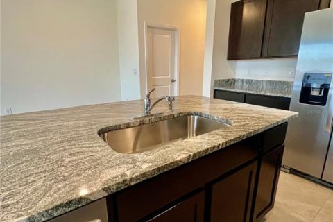 Townhouse in Wesley Chapel, Florida 3 bedrooms, 163.32 sq.m. № 2217072 - photo 9