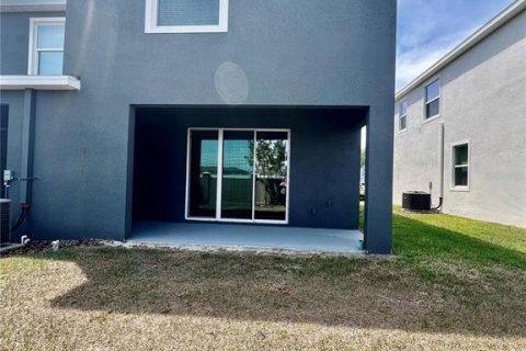 Townhouse in Wesley Chapel, Florida 3 bedrooms, 163.32 sq.m. № 2217072 - photo 2