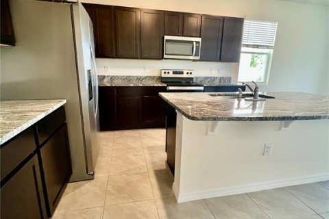 Townhouse in Wesley Chapel, Florida 3 bedrooms, 163.32 sq.m. № 2217072 - photo 4