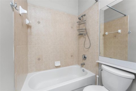House in North Fort Myers, Florida 3 bedrooms, 186.36 sq.m. № 1510557 - photo 22