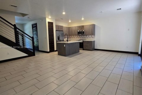 Townhouse in Miami Lakes, Florida 3 bedrooms, 161.93 sq.m. № 1948441 - photo 21