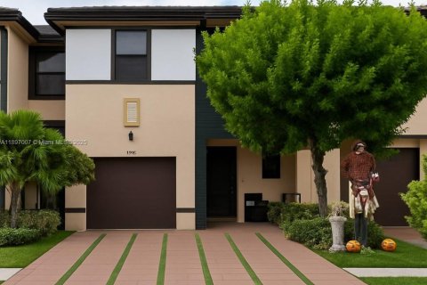 Townhouse in Miami Lakes, Florida 3 bedrooms, 161.93 sq.m. № 1948441