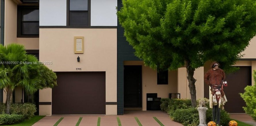 Townhouse in Miami Lakes, Florida 3 bedrooms, 161.93 sq.m. № 1948441